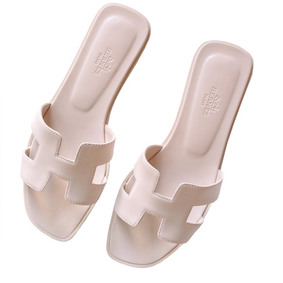 Hermes Shoes - Auth Hermes Oran light pink sandals size 39